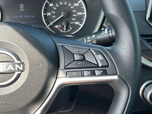 Used 2025 Nissan Altima 2.5 SV FWD image 27