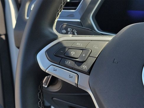 Used 2022 Volkswagen Tiguan SE image 30