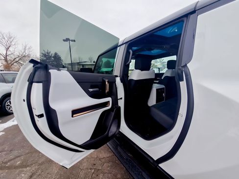 Used 2024 GMC Hummer EV 2X w/ LPO, Illumination Package image 21