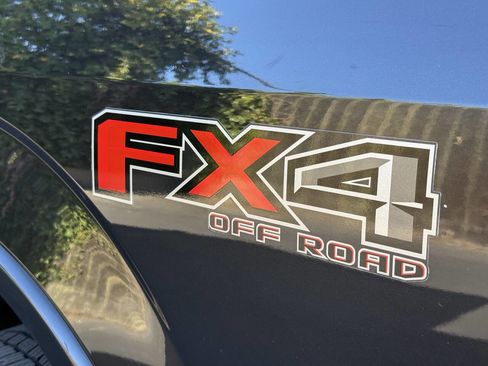 Used 2015 Ford F150 Lariat w/ Equipment Group 502A Luxury image 9