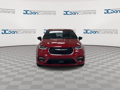 New 2026 Chrysler Pacifica Limited FWD image 3
