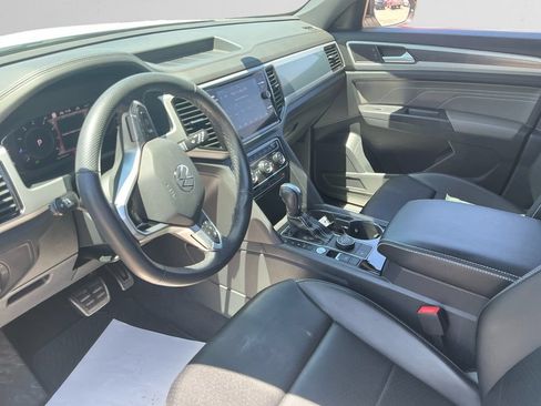 Used 2023 Volkswagen Atlas Cross Sport SEL R-Line AWD/4WD image 9