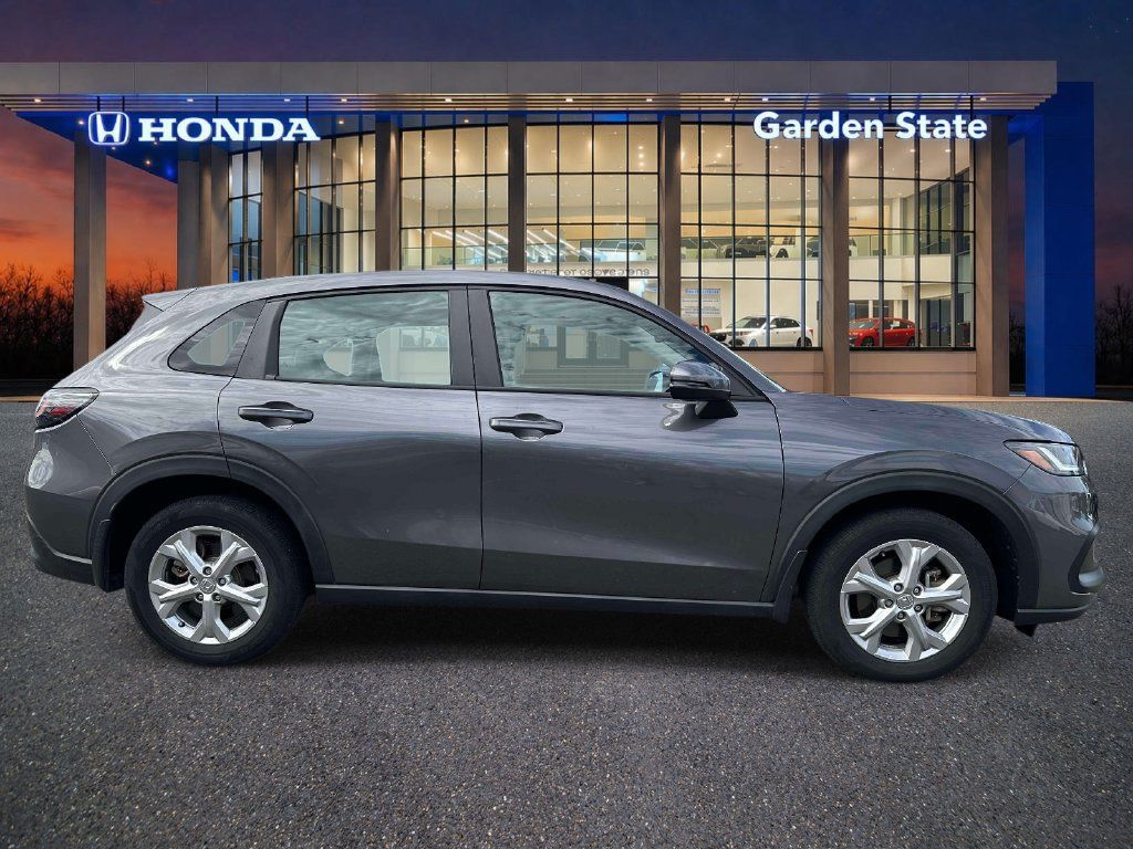 Certified 2024 Honda HR-V LX image 5