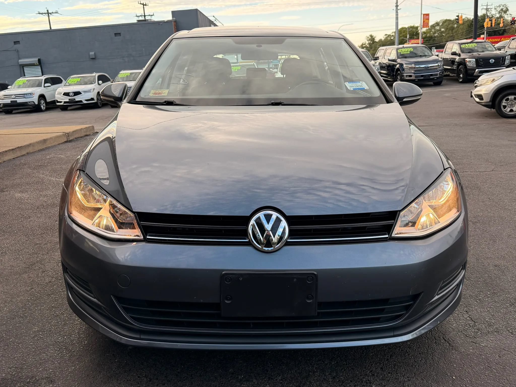 Used 2016 Volkswagen Golf S FWD image 3