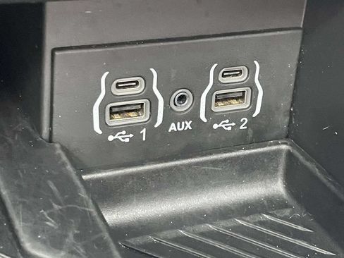 Certified 2025 Chrysler Pacifica Limited FWD image 45