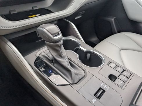 Used 2023 Toyota Highlander XLE image 22