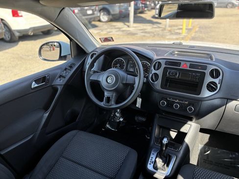 Used 2011 Volkswagen Tiguan S image 20