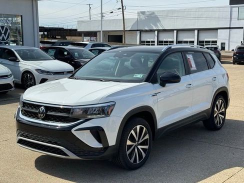 Certified 2023 Volkswagen Taos SE w/ Panoramic Sunroof Package image 1