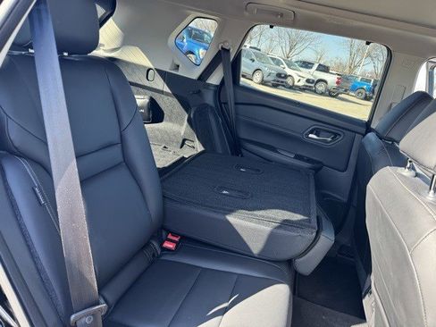 Used 2024 Nissan Rogue SL w/ SL Premium Package image 33