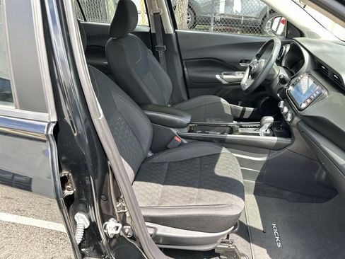 Used 2024 Nissan Kicks SV FWD image 9