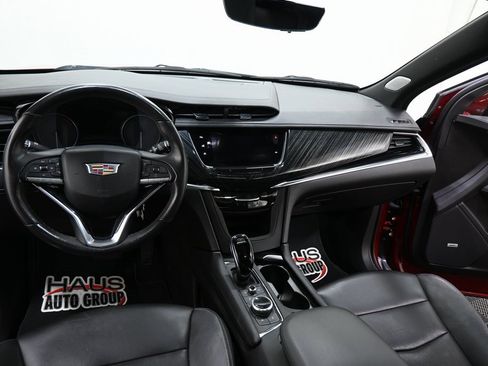 Used 2023 Cadillac XT6 Premium Luxury w/ Technology Package image 5