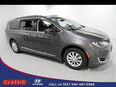 Used 2019 Chrysler Pacifica Touring-L w/ Advanced Safetytec Group