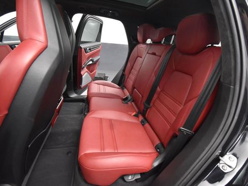 Used 2022 Porsche Cayenne Turbo S w/ Assistance Package image 42