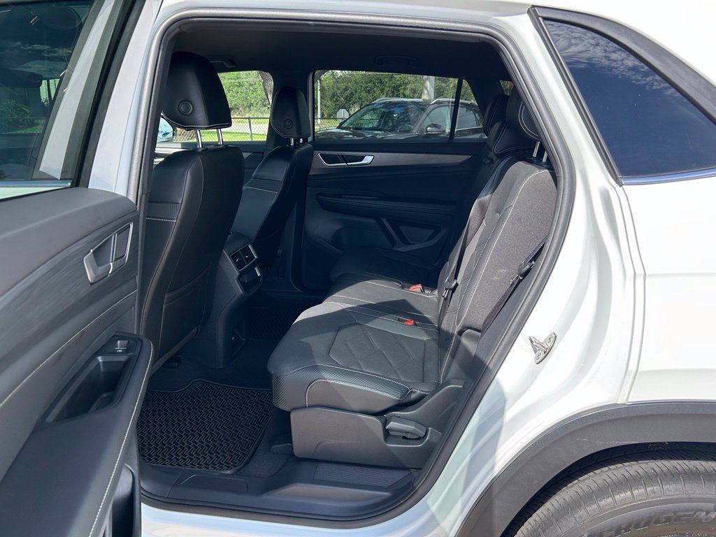 Certified 2024 Volkswagen Atlas Cross Sport SE FWD image 48
