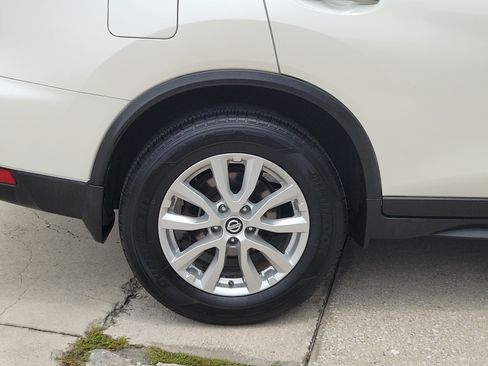 Used 2018 Nissan Rogue SV FWD image 5