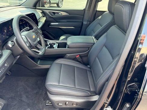 Used 2025 Chevrolet Traverse LT w/ Driver Confidence Package FWD image 9