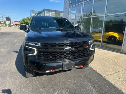 Used 2023 Chevrolet Tahoe Z71 w/ Luxury Package AWD/4WD image 7