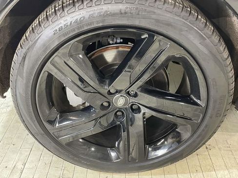 Used 2025 Land Rover Discovery Dynamic SE image 15