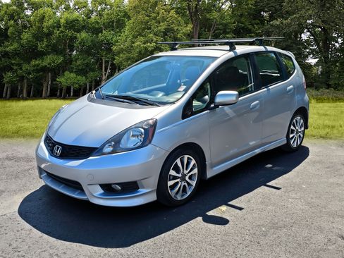 Used 2013 Honda Fit Sport image 3