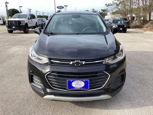 Used 2021 Chevrolet Trax LT w/ Premium Seat Package image 2
