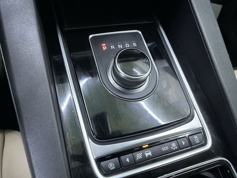 Used 2019 Jaguar F-PACE Premium image 25