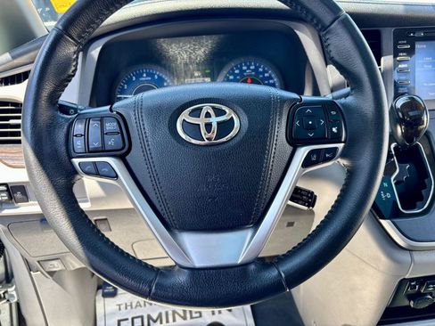 Used 2020 Toyota Sienna XLE FWD image 29