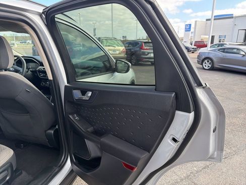 Used 2020 Ford Escape SE image 29