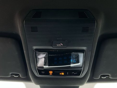 Used 2025 Volkswagen Atlas Cross Sport SE image 17