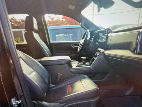 Used 2023 GMC Sierra 1500 AT4 AWD/4WD image 10