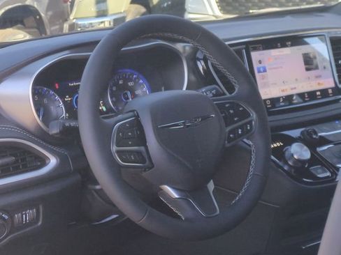 New 2026 Chrysler Pacifica Select image 31