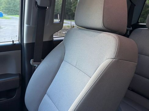 Used 2019 Chevrolet Silverado 1500 Custom w/ Custom Convenience Package AWD/4WD image 18