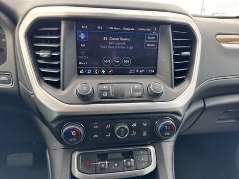 Used 2023 GMC Acadia SLE w/ Driver Convenience Package image 11