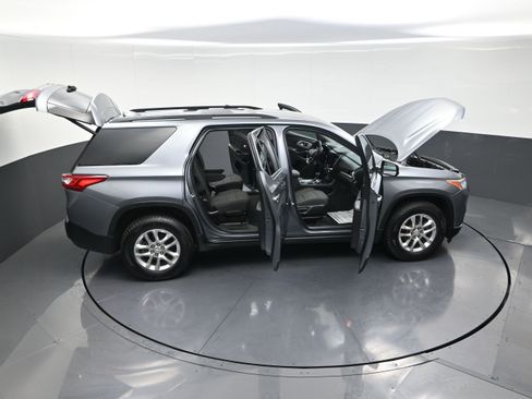 Used 2020 Chevrolet Traverse LT w/ LPO, Black Accent Package image 14