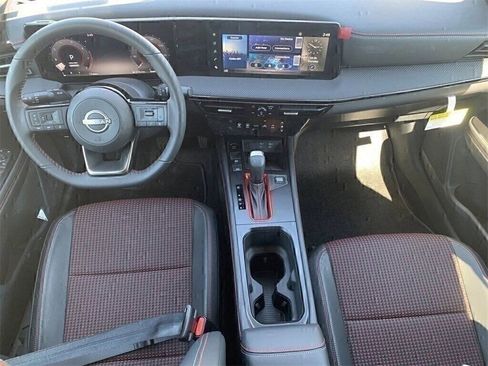 New 2025 Nissan Kicks SR w/ Illumination Package image 11