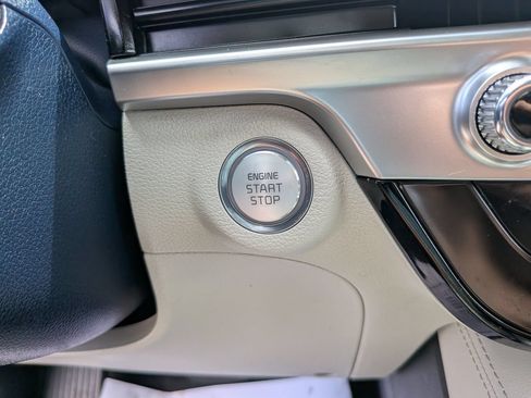 Used 2023 Kia Telluride EX w/ EX Captain's Chair Package FWD image 29