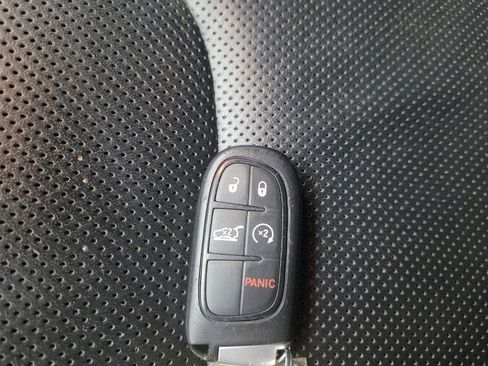 Used 2019 Jeep Cherokee High Altitude image 32