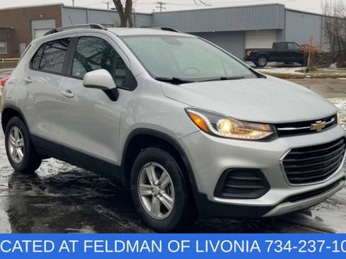 Certified 2022 Chevrolet Trax LT w/ LT Convenience Package image 2