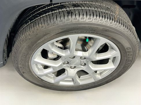 Used 2023 Jeep Compass Latitude AWD/4WD image 29
