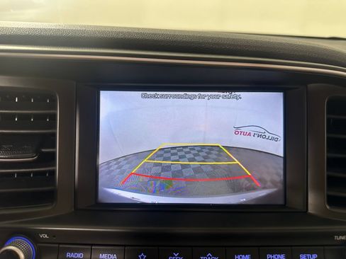 Used 2020 Hyundai Elantra SEL FWD image 29