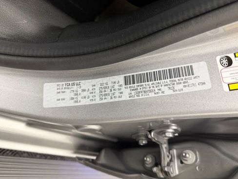 Used 2019 RAM 1500 Laramie image 17