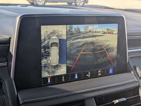 Used 2023 GMC Yukon SLT w/ SLT Premium Package image 20