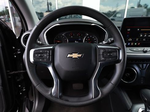 Used 2025 Chevrolet Blazer LT FWD image 11