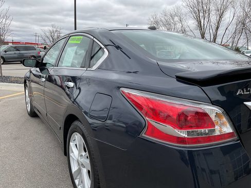 Used 2015 Nissan Altima 2.5 SV FWD image 5