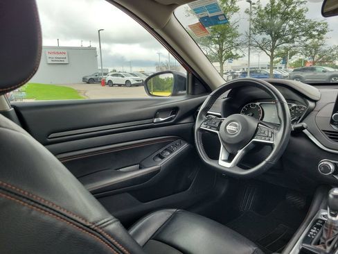 Used 2021 Nissan Altima 2.0 SR FWD image 8