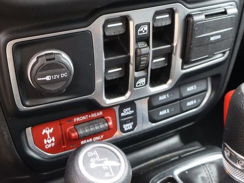 Used 2024 Jeep Wrangler Unlimited Rubicon AWD/4WD image 22