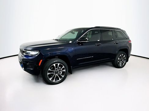 Used 2023 Jeep Grand Cherokee Overland w/ Advanced Protech Group III AWD/4WD image 4