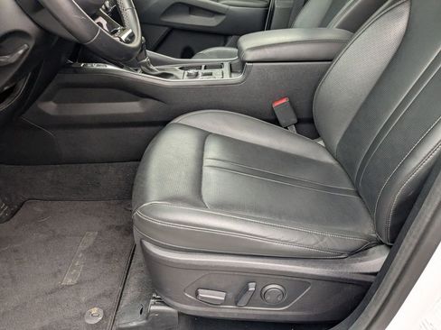 Used 2024 Kia Sorento S image 11