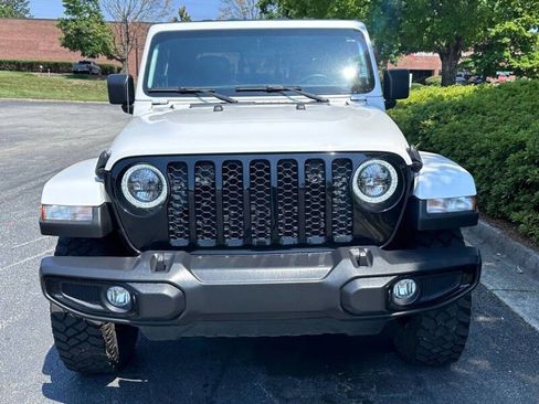 Used 2022 Jeep Gladiator Sport image 4