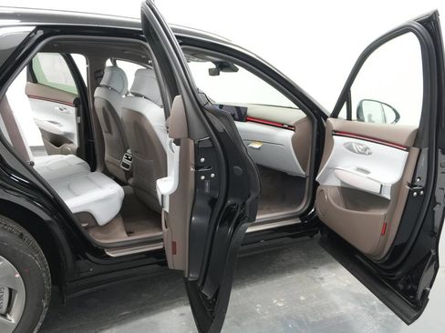 New 2026 Genesis GV70 2.5T Advanced AWD/4WD image 34