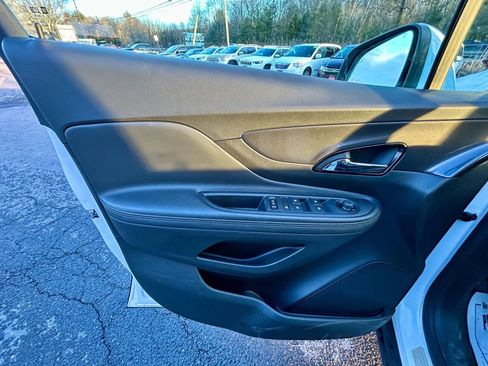 Used 2019 Buick Encore Essence image 12